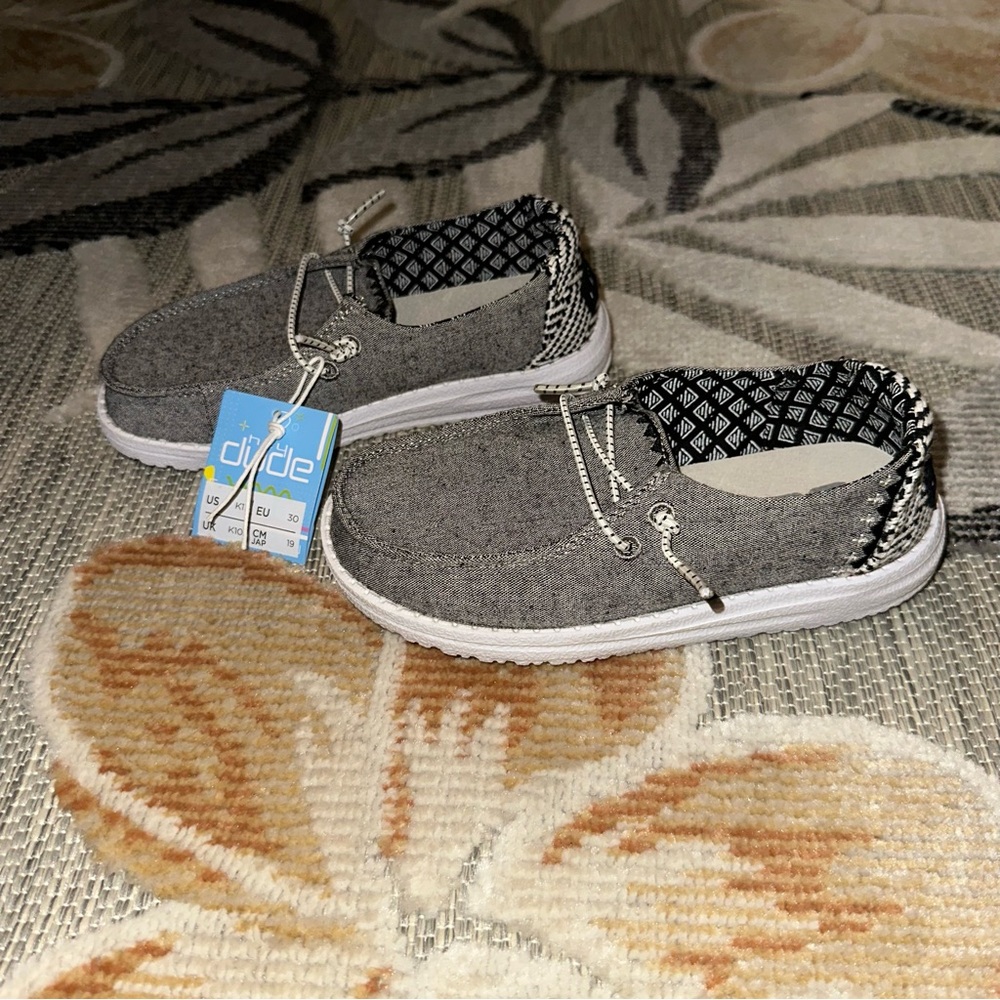 NWT Little Girls' HEYDUDE Wendy Shoes 🌸